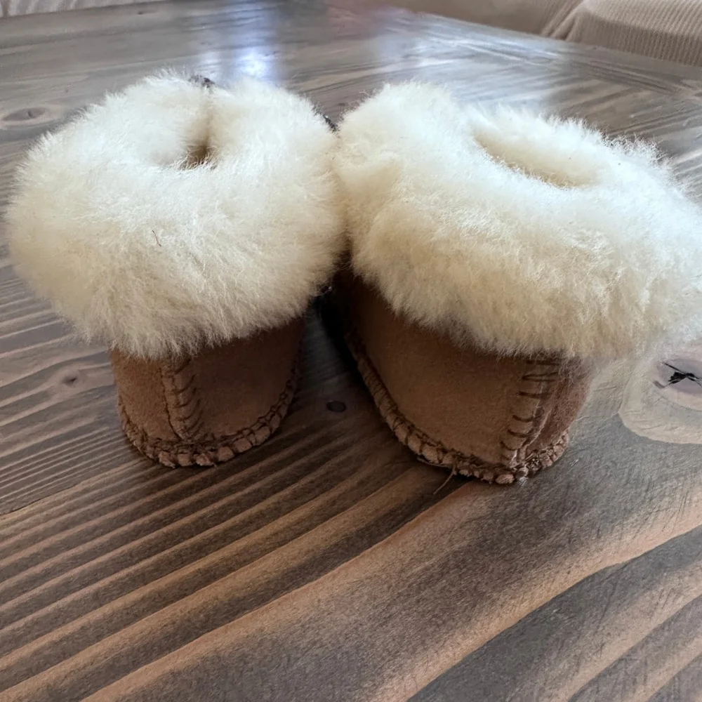 Baby Minnetonka Sheepskin Slippers Size 1 Brown Leather Soft Sole